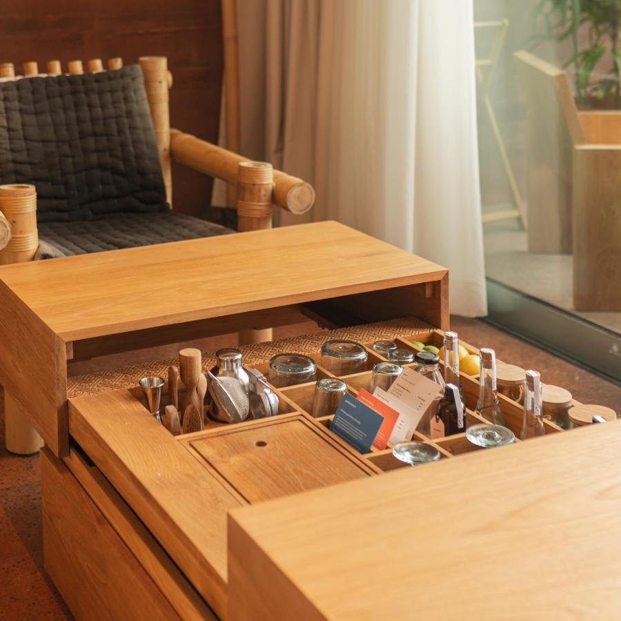 Potato Head Suites & Studios Seminyak Dış mekan fotoğraf A tea table