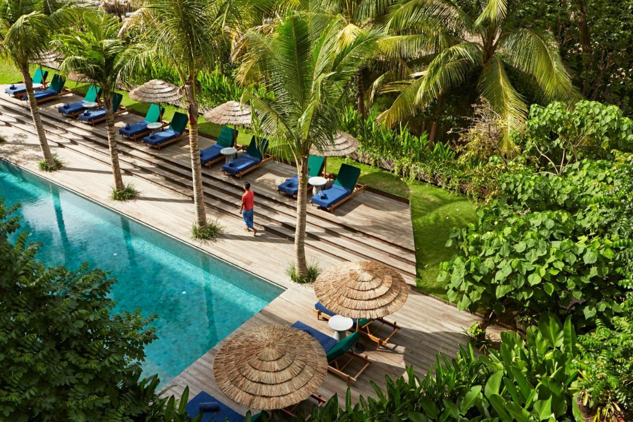 Potato Head Suites & Studios Seminyak Dış mekan fotoğraf The swimming pool at the Four Seasons Resort
