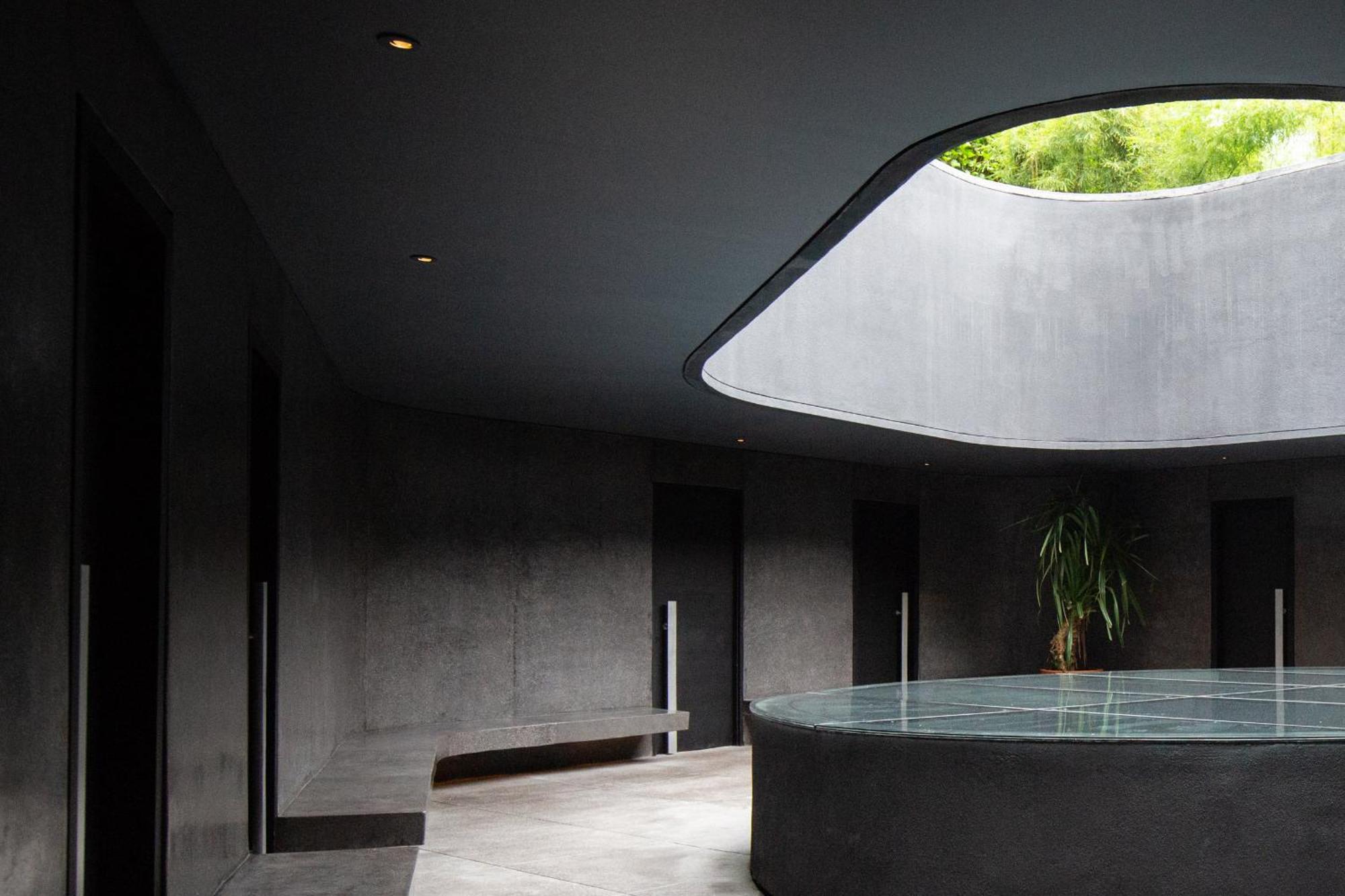 Potato Head Suites & Studios Seminyak Dış mekan fotoğraf Interior of the chapel